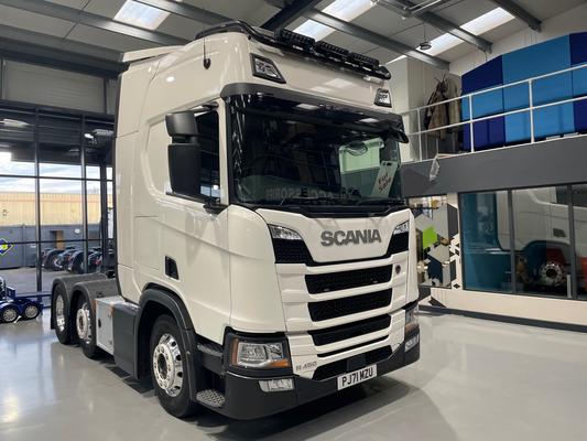 scania white truck
