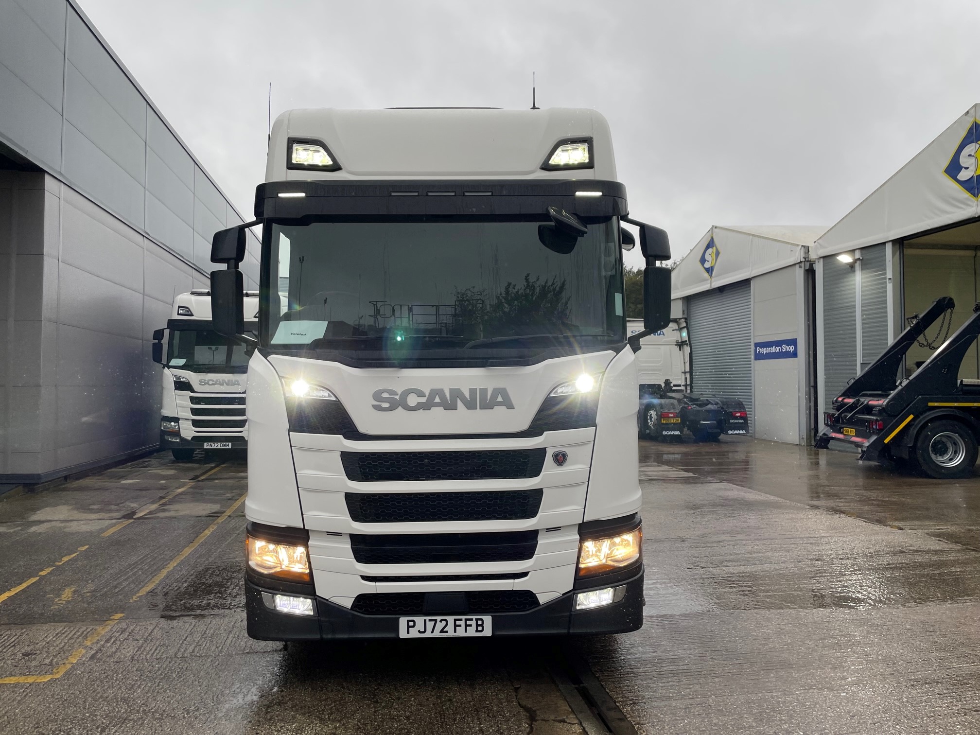 Scania - Exterior - Front