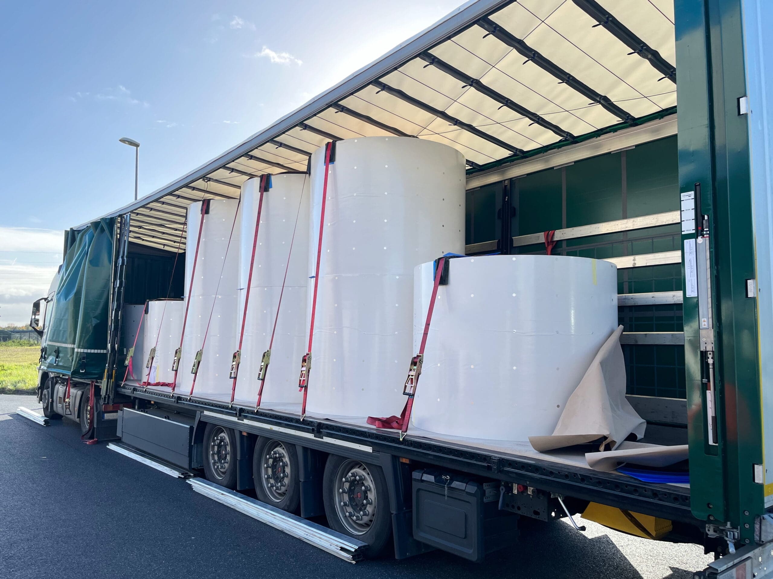 curtain side trailer with open side